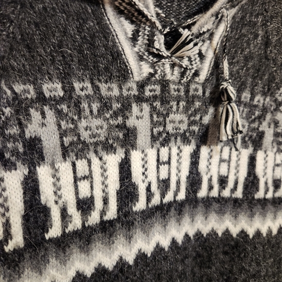 Handmade Mexican Angora Sweater with hood, pockets and Mayan design - Picture 3 of 4